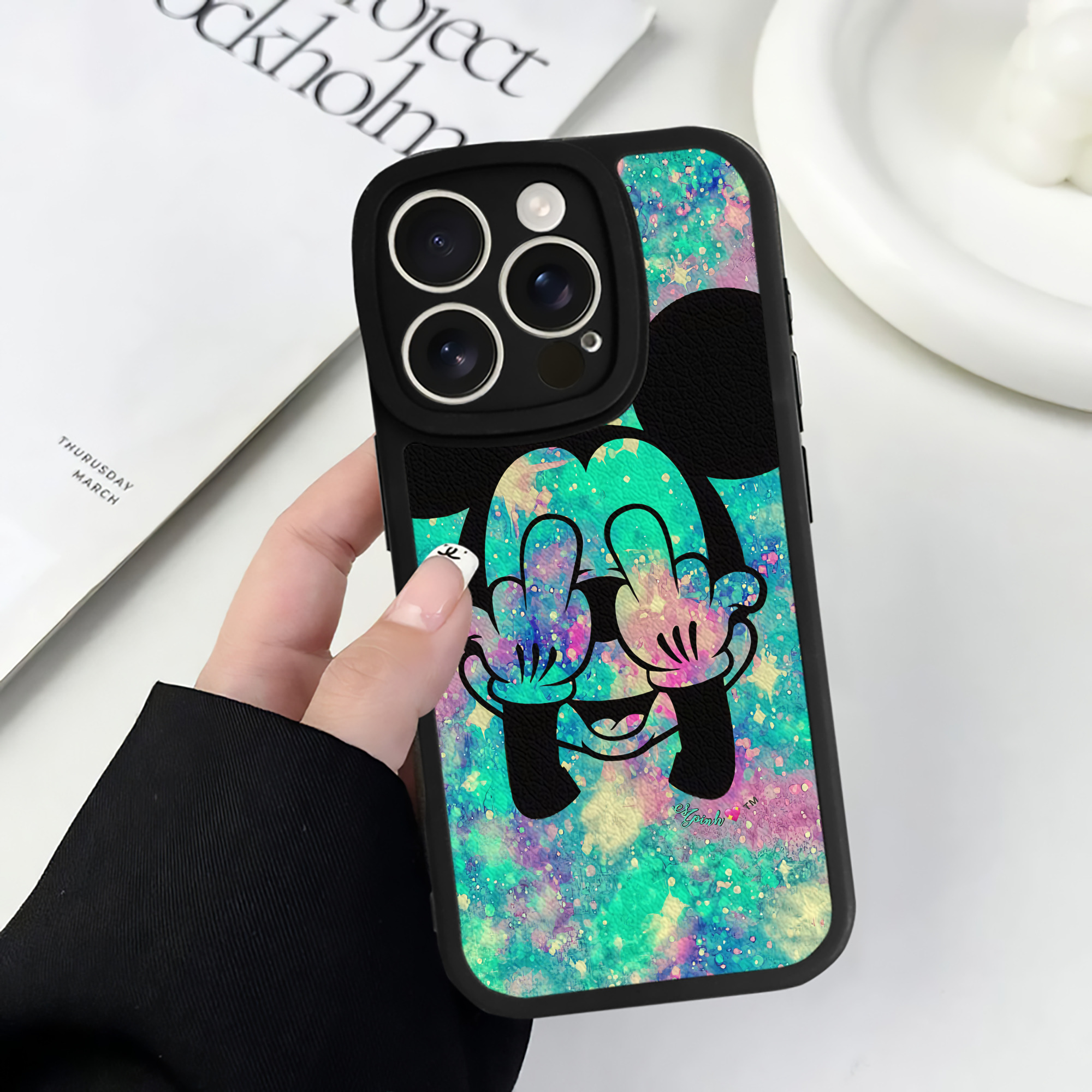 （画像用） ミッキーマウス Mickey Mouse 【iPhone 16シリーズ対応】シリコンスマホケース（レザー調） 材質：シリコン